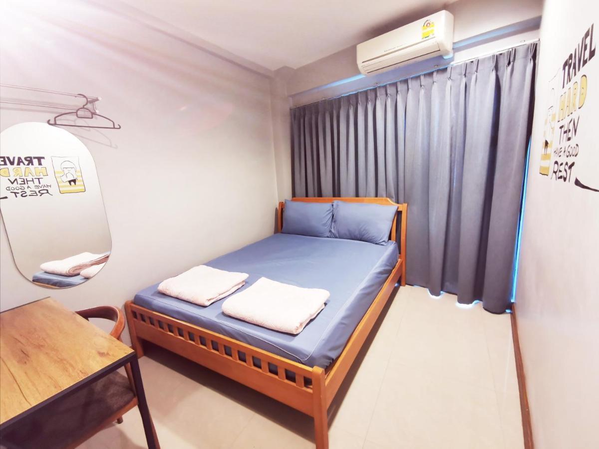 Restiny Hostel Bangkok Exterior photo