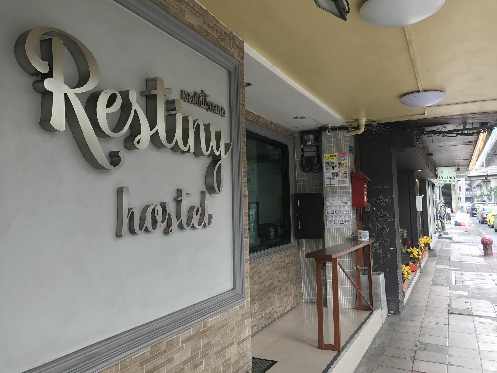Restiny Hostel Bangkok Exterior photo