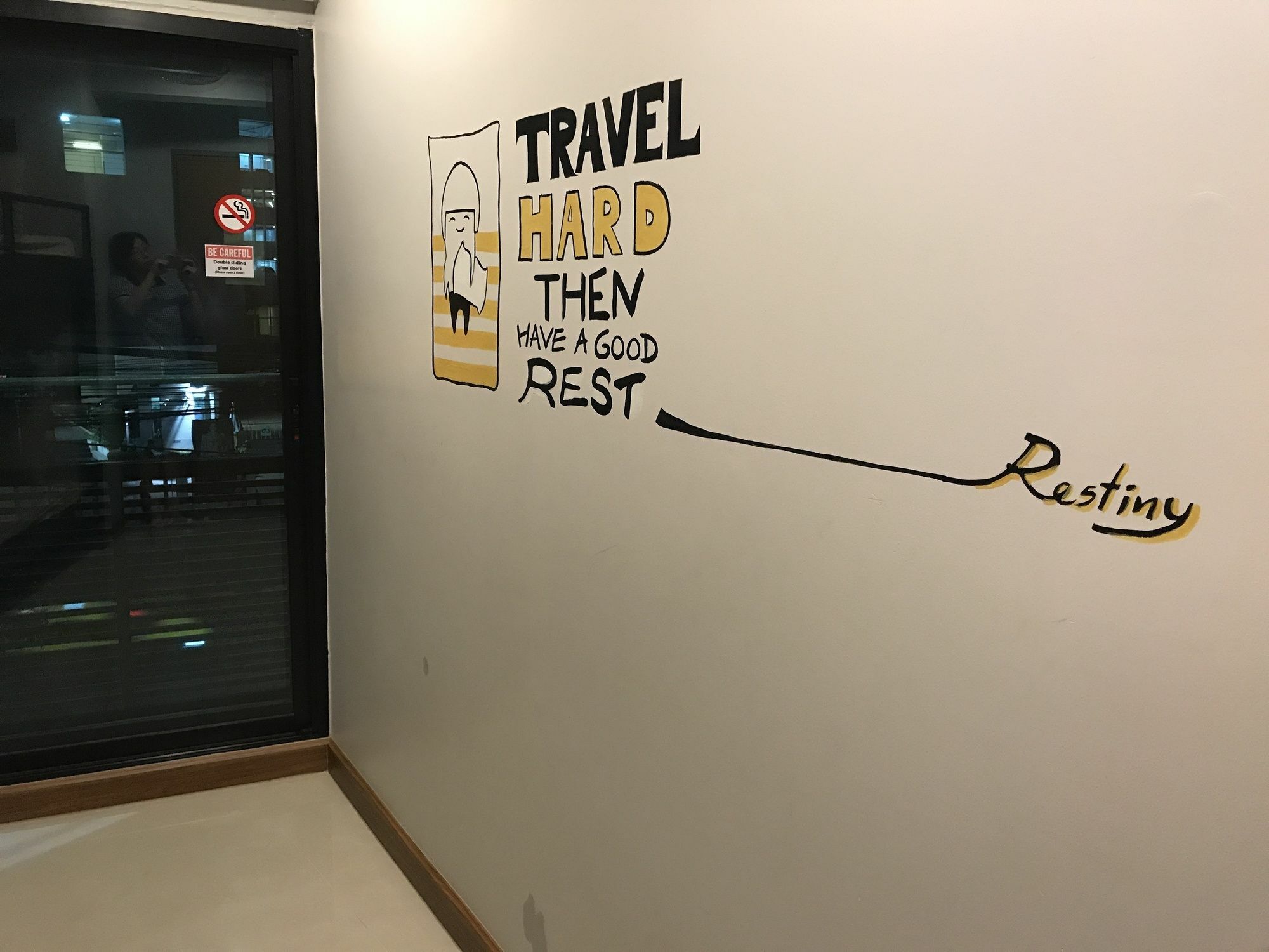 Restiny Hostel Bangkok Exterior photo