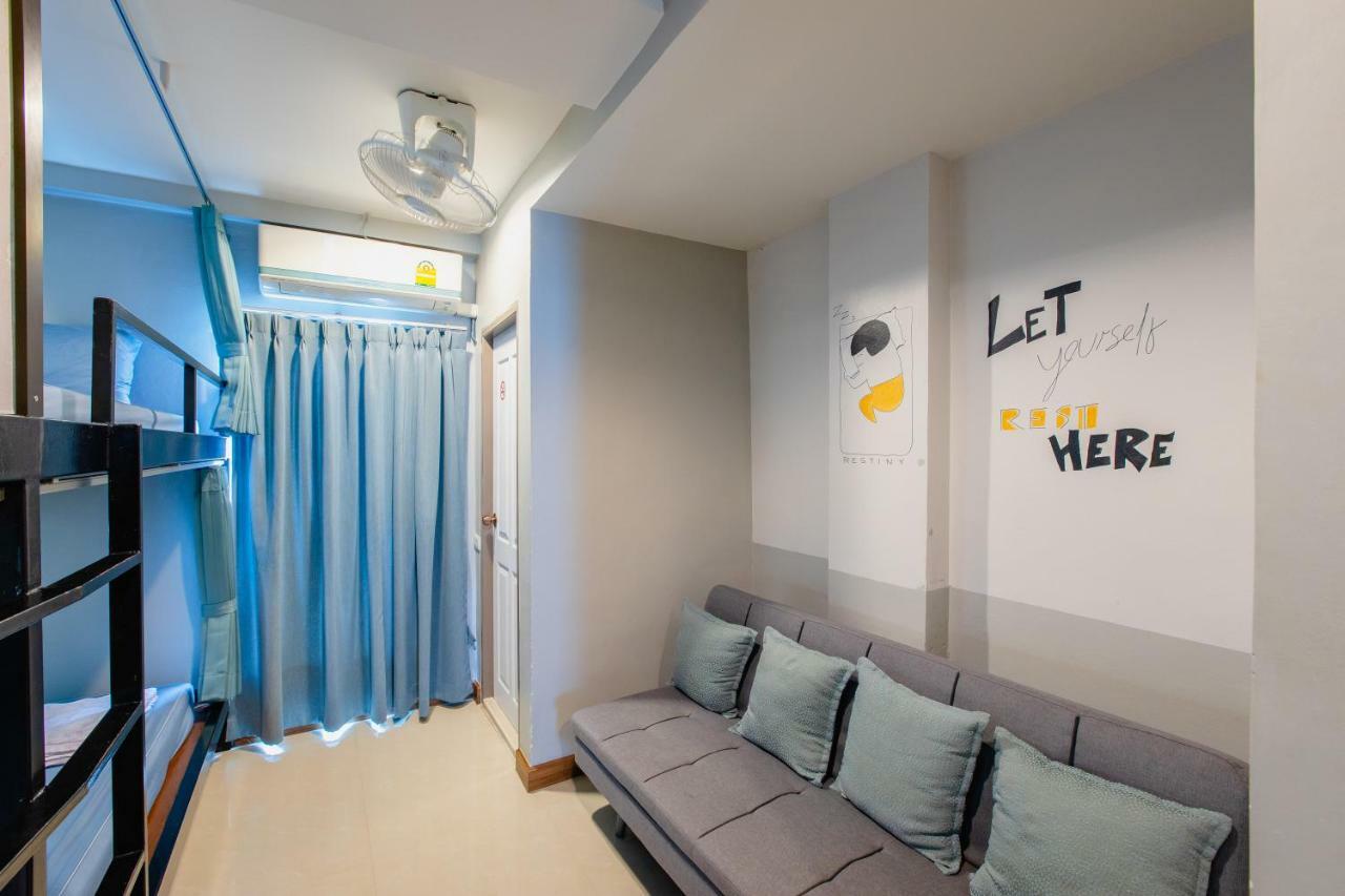 Restiny Hostel Bangkok Exterior photo