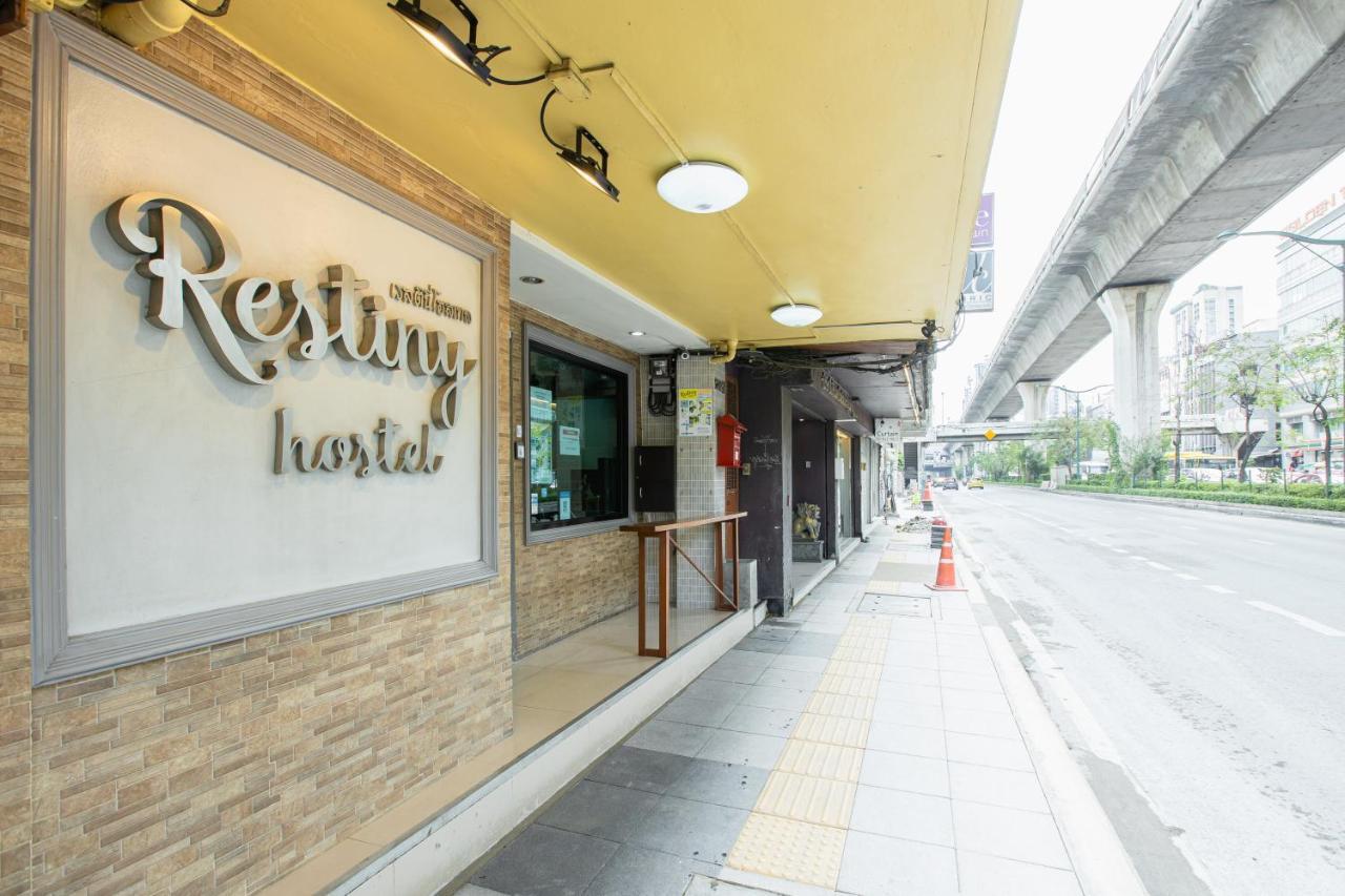 Restiny Hostel Bangkok Exterior photo