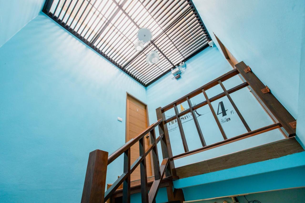 Restiny Hostel Bangkok Exterior photo
