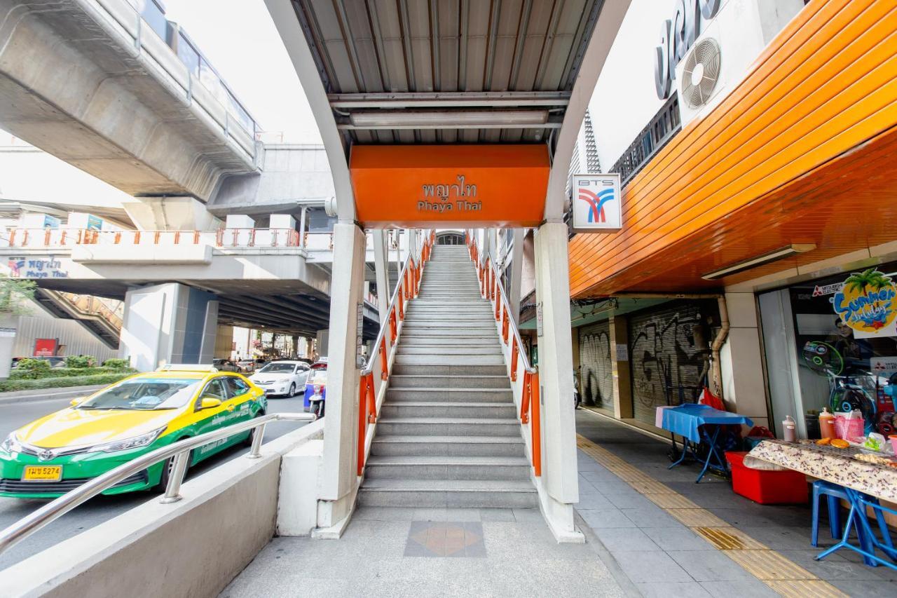 Restiny Hostel Bangkok Exterior photo